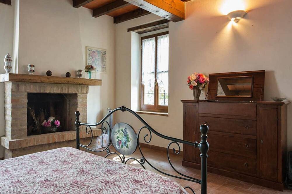 Casa de vacaciones soleada con piscina in Salsomaggiore Terme, Provincia de Parma