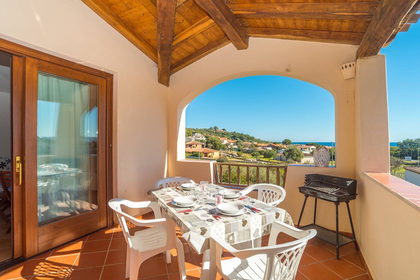 Ganze Wohnung, Ferienwohnung in der Nähe dem Strand mit Balkon, Meerblick und Klimaanlage in Porto Ottiolu, Budoni