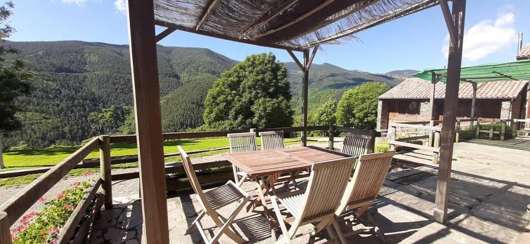Casa rural para 9 personas, con Terraza y Jardín además de Piscina y Vistas en La Pobla de Lillet - 2