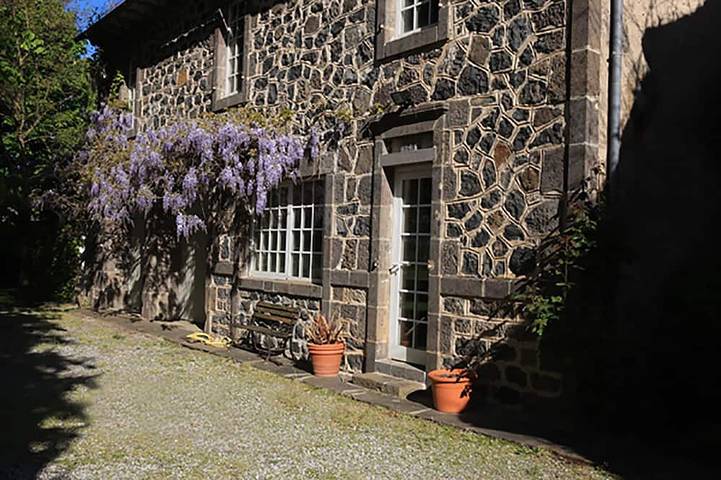 Gîte pour 4 personnes, avec Jacuzzi ainsi que Terrasse et Jardin à Lacroix-Barrez