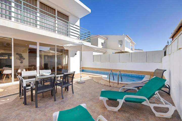 Ferienhaus 'Lagos Beach Pool Villa' mit privatem Pool, Wlan und Klimaanlage in Santa Maria, São Gonçalo de Lagos
