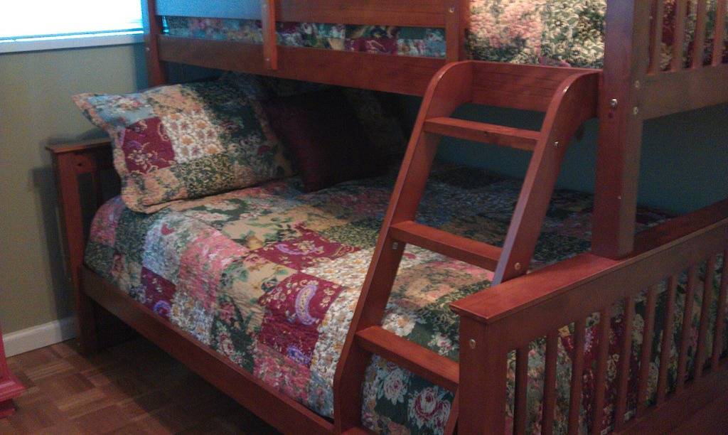 Lakefront Toxaway Home: 20 'Boot mit 130 Ps Inklusive - Wasserspielzeug ist optional in Lake Toxaway