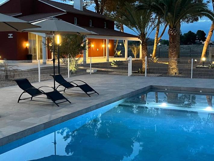 Chalet para 14 personas, con jardín y terraza además de vistas y piscina, Se admiten mascotas - 1