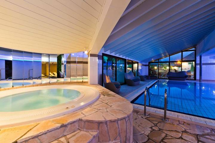 Hôtel pour 2 personnes, avec jacuzzi et jardin ainsi que sauna et piscine, adapté aux familles à La Chapelle-d'Abondance - 3