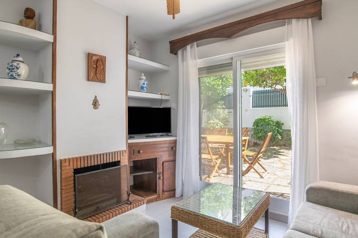Casa Brenda: Two Private Gardens, Terrace with Views, Community Park & Wi-Fi in Conil in Playa de los Bateles (Conil de la Frontera), Conil de la Frontera