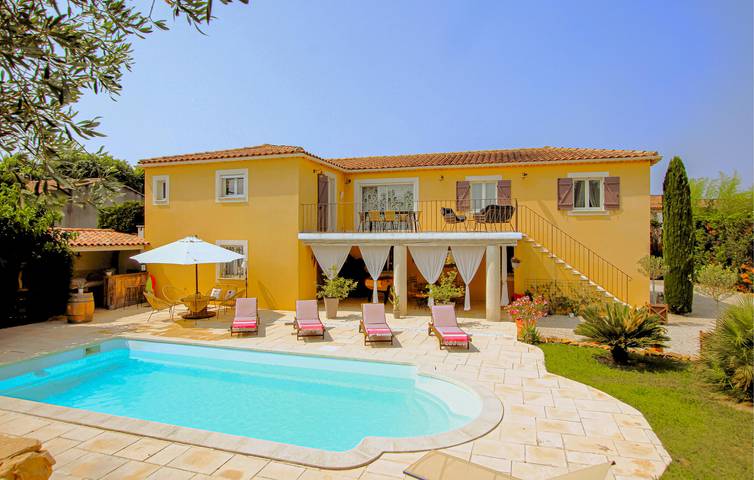 Ferienhaus für 9 Personen, mit Terrasse und Pool sowie Garten, mit Haustier - 1