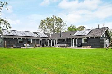 Ferienhaus für 18 Personen, mit Whirlpool und Pool sowie Sauna und Terrasse in Ahl Strand