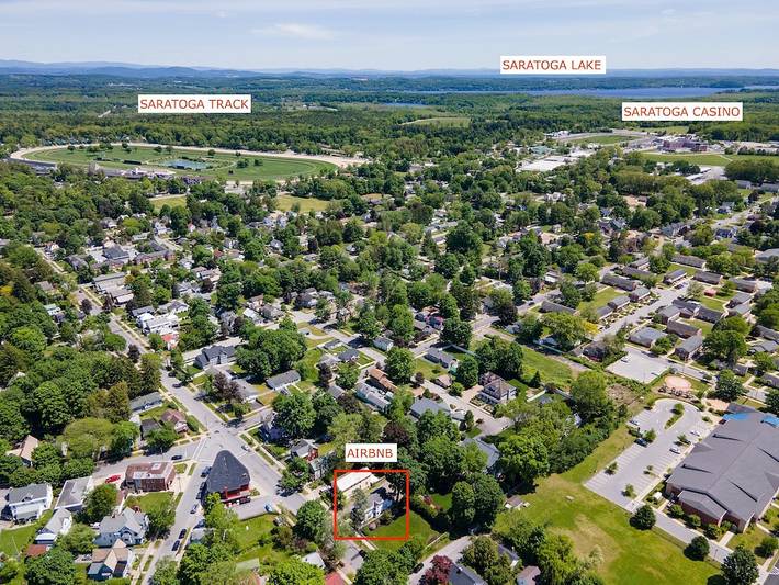 Vacation rental for 6 people, with terrace and yard in Saratoga Springs