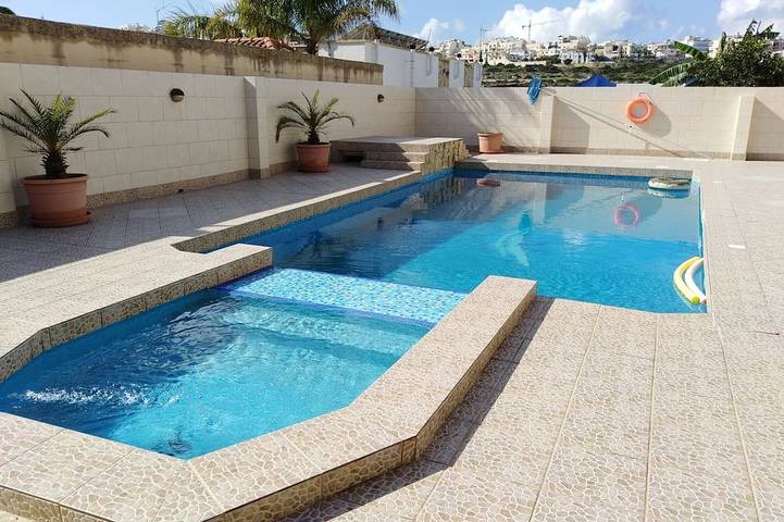 Location de vacances pour 4 personnes, avec terrasse et jardin dans Mellieha