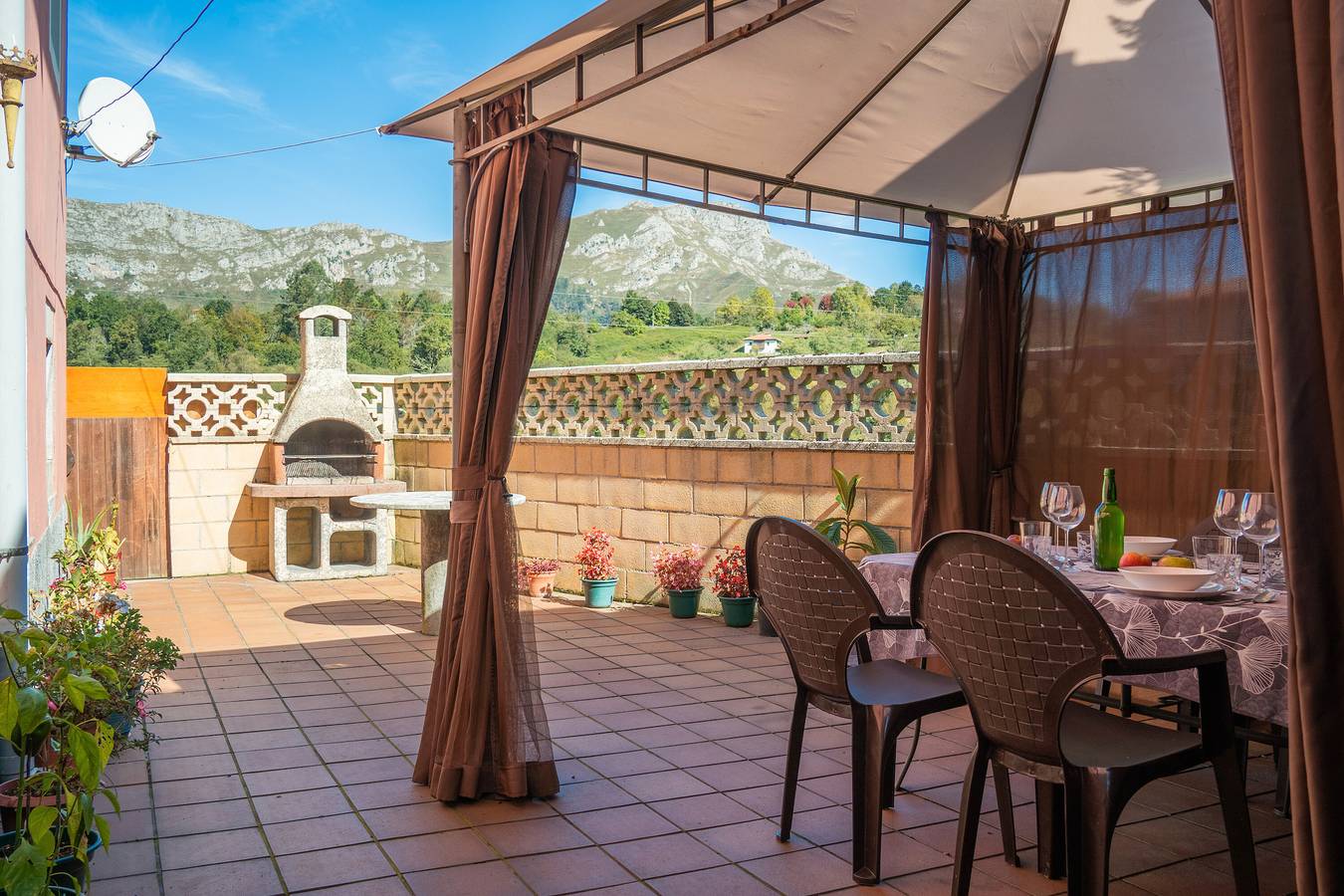 Country House 'La Casina De Cuencu' with Mountain View, Private Terrace and Wi-Fi in Margolles, Cangas de Onís