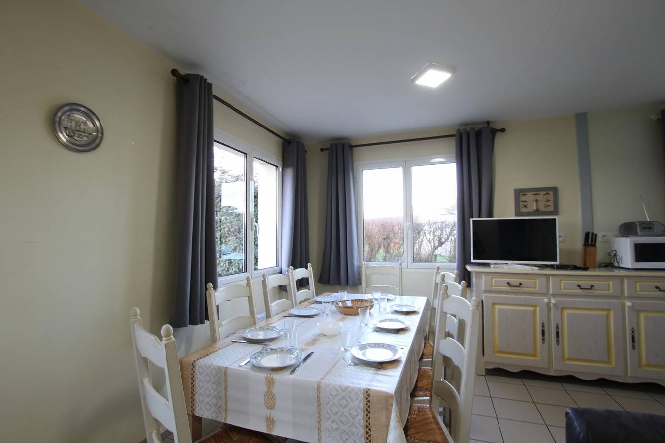 Gîte confortable avec jardin et plage à proximité in Surtainville, Côte de la Déroute