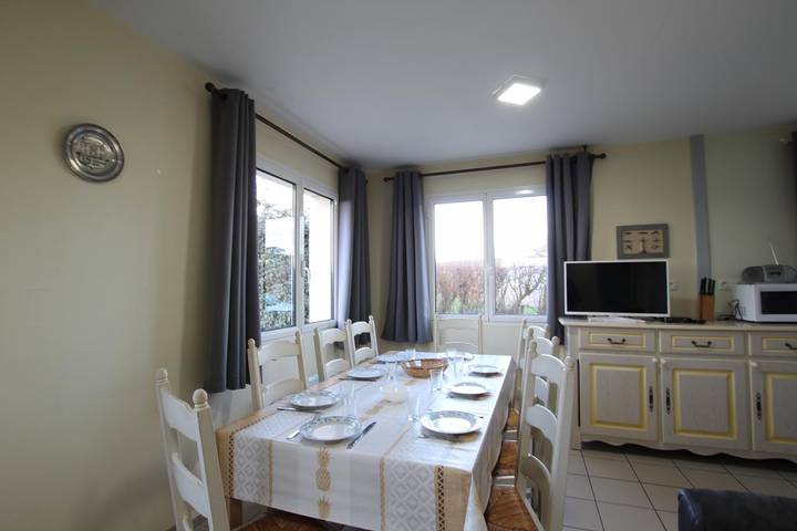 Gîte pour 8 personnes, avec jardin à Surtainville - 2