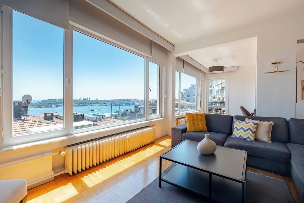 Ganze Wohnung, Spacious 5-Bedroom Central Istanbul Apartment with Elevator and Air Conditioning in Beyoğlu, Kuloğlu Mahallesi