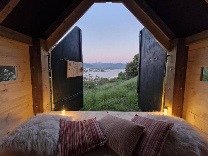 Tente pour 2 personnes, avec terrasse ainsi que jardin et vue en Corse-du-Sud