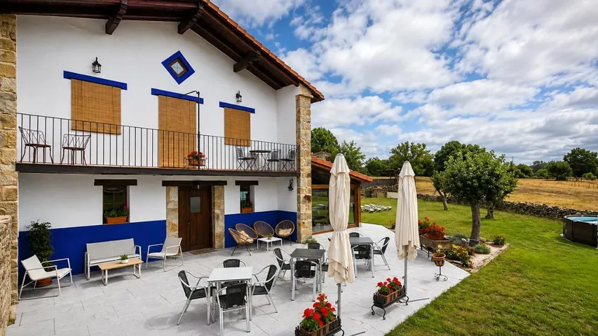 Casa de vacaciones para 18 personas, con piscina además de jardín y vistas - 1