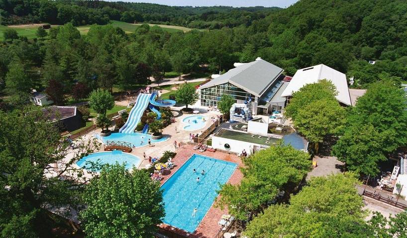 Location de vacances pour 6 personnes, avec Terrasse et Jardin ainsi que Bassin pour enfant et Piscine à Locunolé