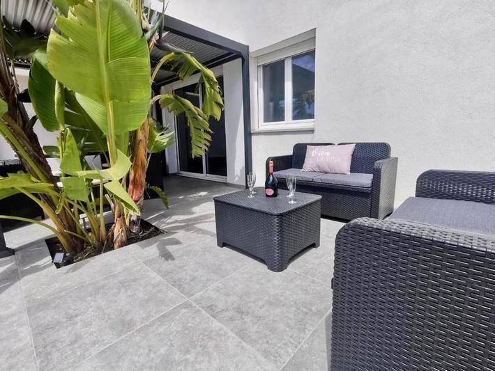 Location de vacances pour 4 personnes, avec vue et jardin à Peri