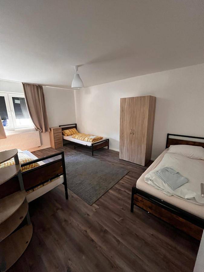 Ferienwohnung für 5 Personen, mit Balkon und Terrasse sowie Garten und Seeblick in Löhnberg