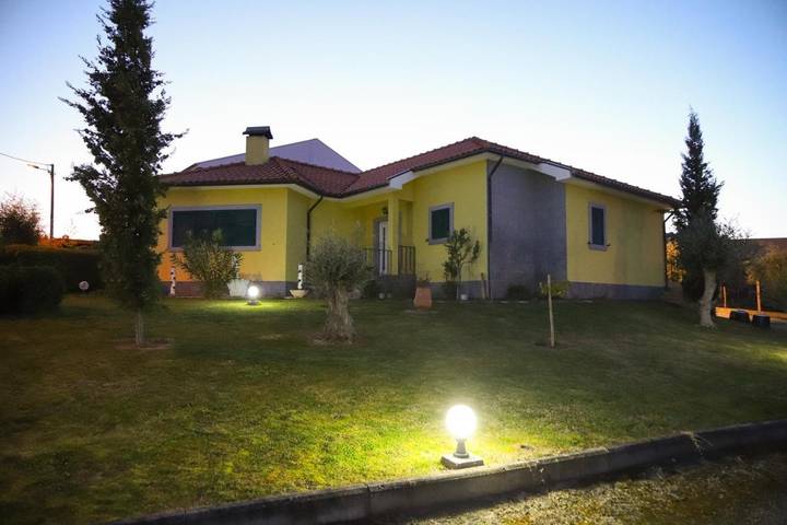 Maison de campagne pour 2 personnes, avec jardin ainsi que vue et piscine, animaux acceptés à Vila Flor - 3