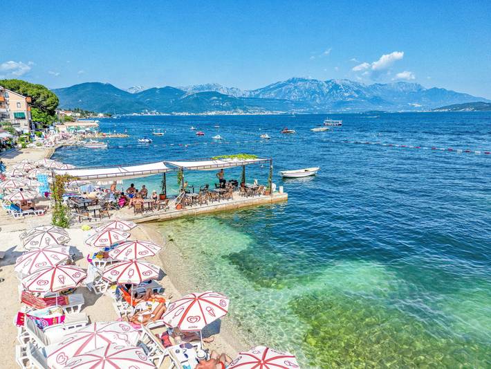 Ferienwohnung für 4 Personen, mit Balkon und Terrasse sowie Garten und Sauna in Montenegro