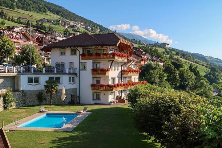 Ferienwohnung für 4 Personen, mit Balkon und Sauna sowie Pool - 1
