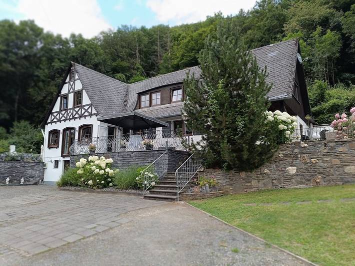 Ferienhaus für 6 Personen, mit Terrasse und Garten in Brodenbach