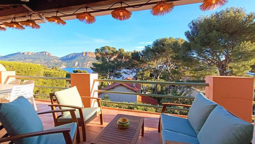 Location de vacances pour 7 personnes, avec vue et balcon dans Calanque De Port Pin Cassis - 2
