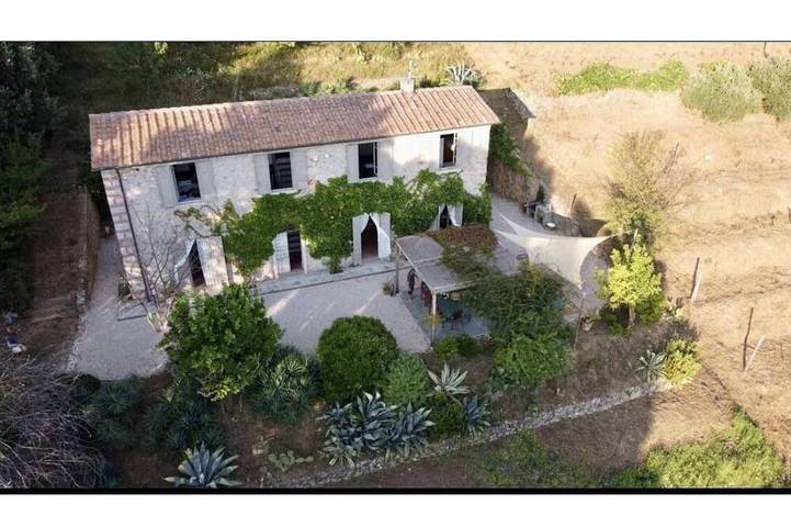 Agriturismo per 8 persone, con terrazza e giardino in Pietrasanta
