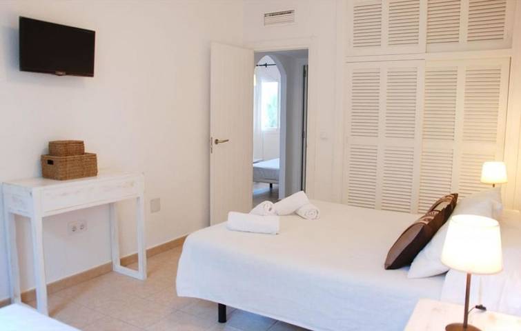 Apartamento para 6 personas, con Balcón y Terraza además de Jardín y Piscina para niños en Es Pujols