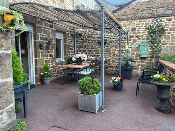 Cottage pour 2 personnes, avec balcon et jardin à Montaudin