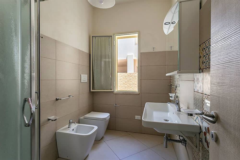Villa Rosso Corallo, in de buurt van de zee, met een tuin van 200 m² en grote buitenruimtes in Punta Secca, Santa Croce Camerina
