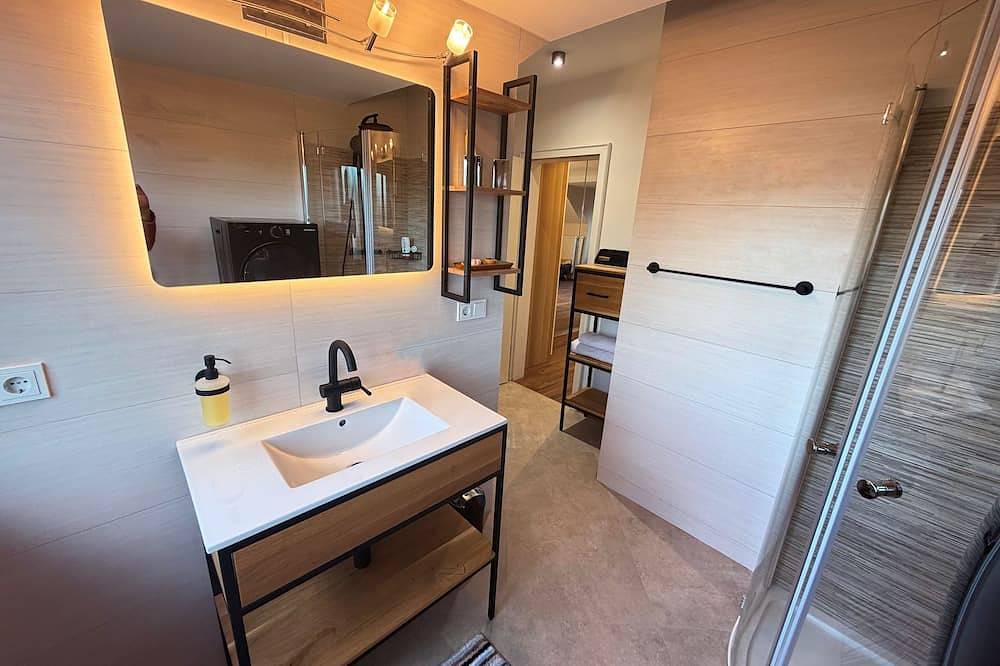 Ganze Wohnung, Vollmöbliertes Apartment in einer Traumvilla in Bergisch Gladbach, Rheinisch-Bergischer Kreis