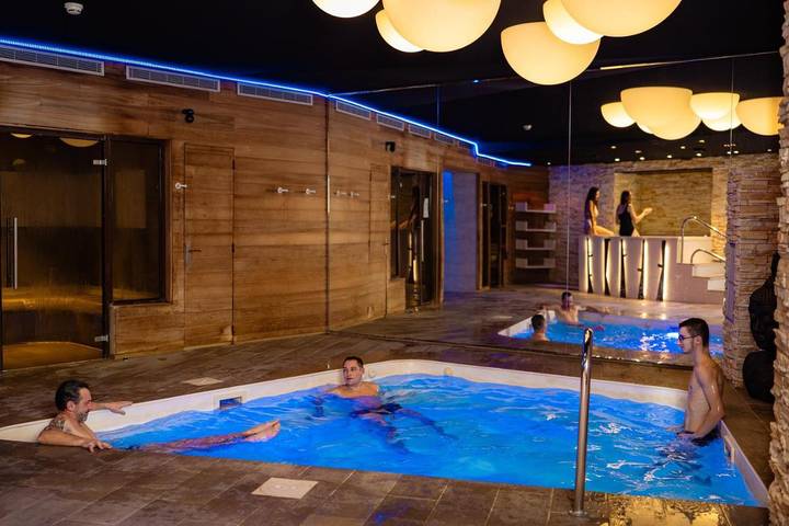 Hôtel pour 3 personnes, avec vue et sauna ainsi que jardin et piscine, animaux acceptés à Rouilly-Sacey - 3