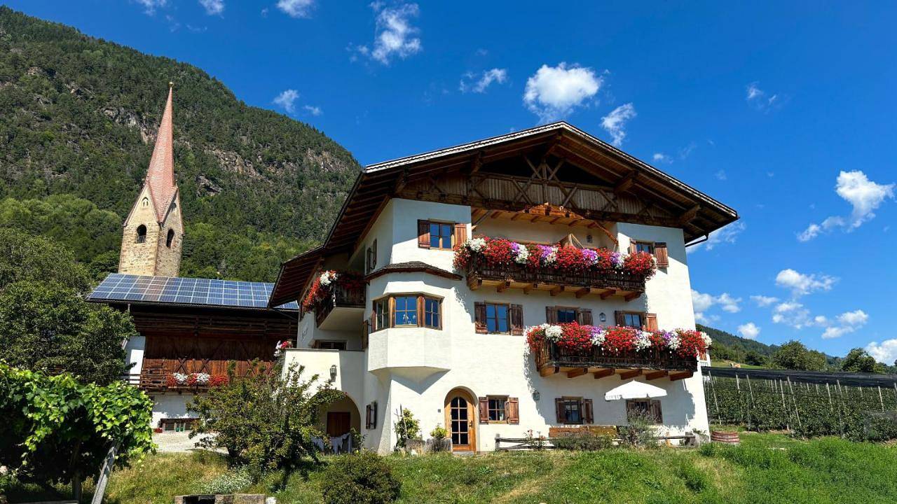 Ganze Wohnung, Apartment with Mountain View in Saubach (Barbian), Barbian