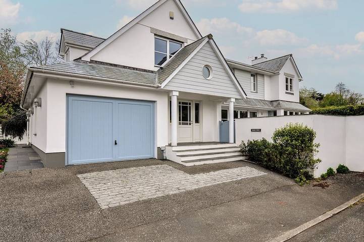 Cottage for 9 people, with terrace and hot tub as well as garden in Rock