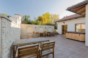 Villa for 12 Guests in Győr-Moson-Sopron megye, Western Transdanubia, Picture 3