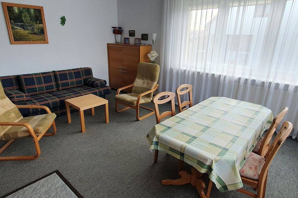Ganze Wohnung, Appartement in Żarnowska mit Großem Garten in Żarnowska, Slowinzischer Nationalpark