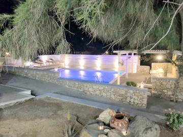 Maison d’hôte pour 2 personnes, avec jardin ainsi que jacuzzi et piscine, adapté aux familles dans Syros