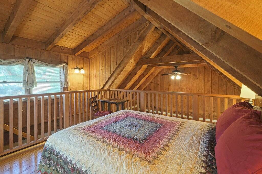 Porch Swing, Jacuzzi Tub, Wi-Fi, Dogs ok, near Np in Tuckaleechee, Blount County