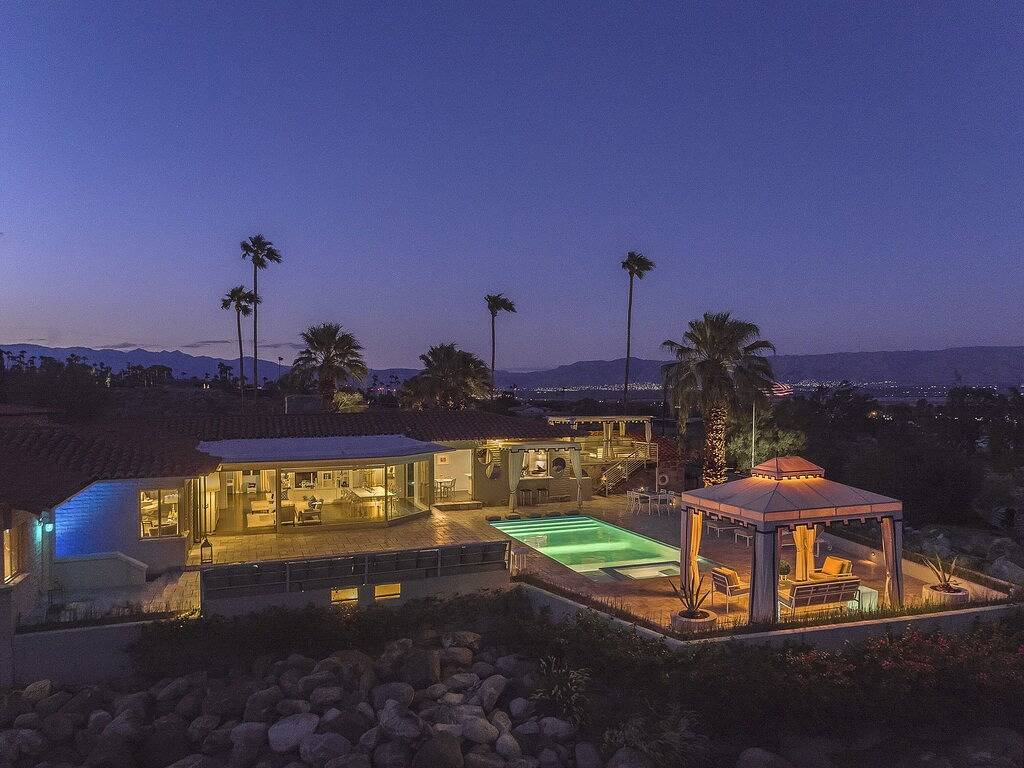 Architectural Digest Sonder Estate bietet Filmnächte unter dem Wüsten Sternen! in Palm Springs, Coachella Valley