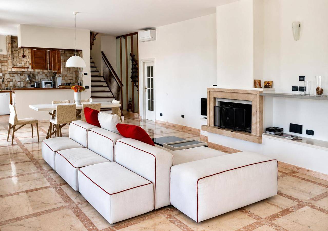Lavish Seaside Villa with Garden and Stunning Views in San Remo, Gmina Sanremo