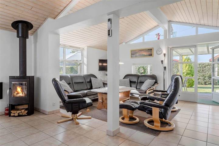 Ferienhaus für 8 Personen, mit Terrasse und Sauna sowie Garten, kinderfreundlich in Dyngby Strand - 2