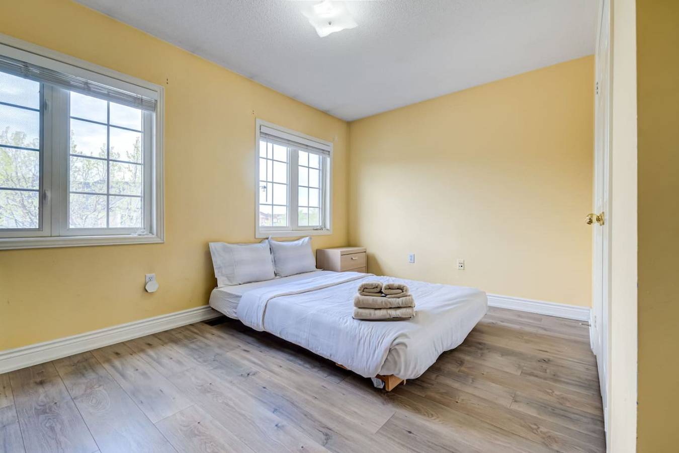 Brampton Retreat: Quiet 2Br Residential Area in Brampton, Lake Ontario (Canada)