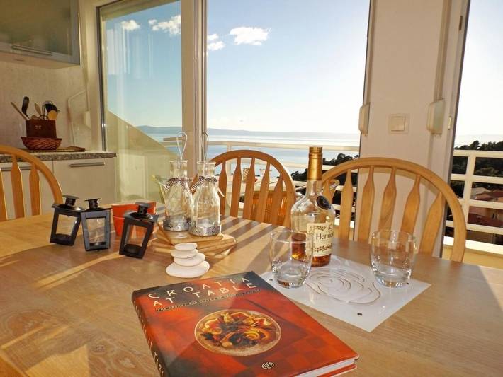 Ferienwohnung für 6 Personen, mit Balkon in Krvavica