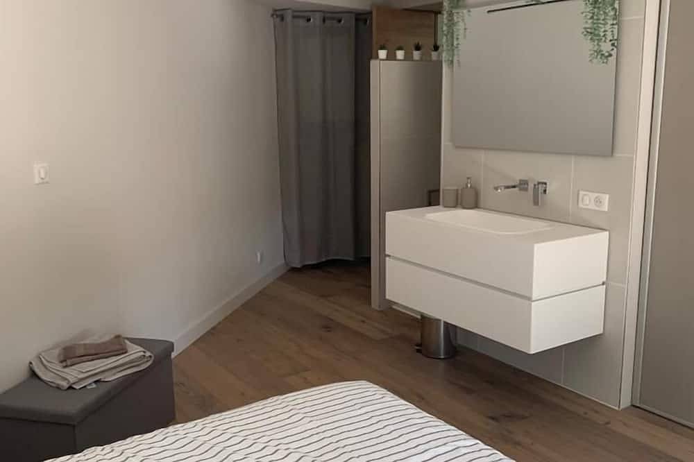 Villa with 2 pools, summer kitchen, well-tended garden, pétanque court in Ceyreste, Marseille region