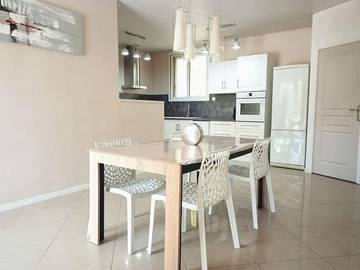 Gîte pour 4 personnes, avec terrasse et jardin à Saint-Victoret