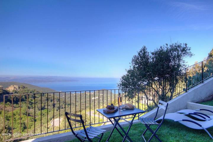 Gîte pour 2 personnes, avec vue ainsi que jardin et terrasse - 1