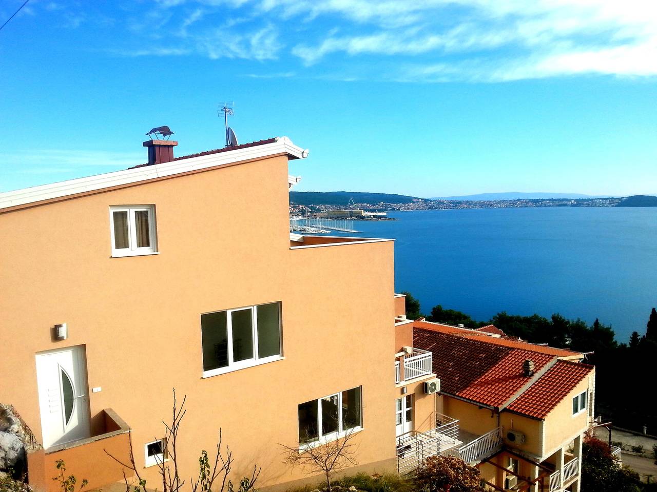 Ganze Wohnung, 1-Zimmer-Ferienwohnung mit Balkon und Meerblick Seget Donji, Trogir A-18188-b in Trogir, Split-Dalmatien