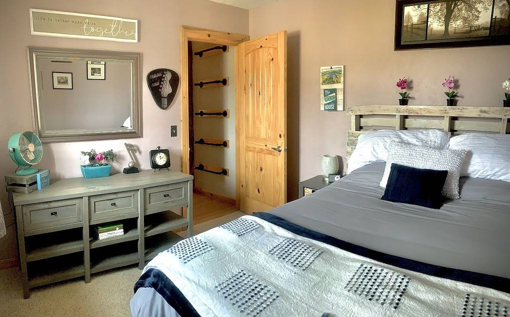 Ganze Wohnung, Flathead Lake Shabby Chic w/ Hot Tub! in Flathead Nationalwald