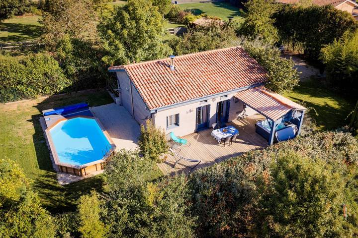 Location de vacances pour 6 personnes, avec terrasse et jacuzzi ainsi que piscine et jardin, animaux acceptés à Castelnau-de-Montmiral - 2